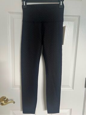 NWT Lululemon GEOMETRIC Wunder Train Black 25 inch Size 4